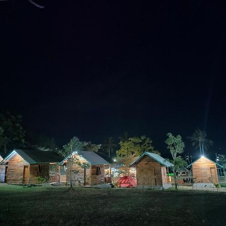 Beach Camp Lombok Секотонг Экстерьер фото