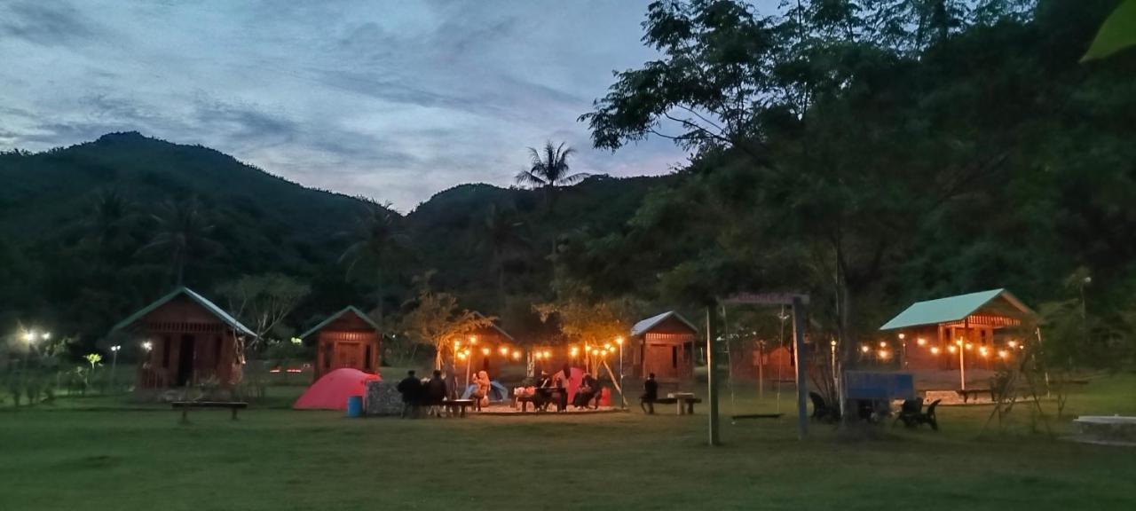 Beach Camp Lombok Секотонг Экстерьер фото